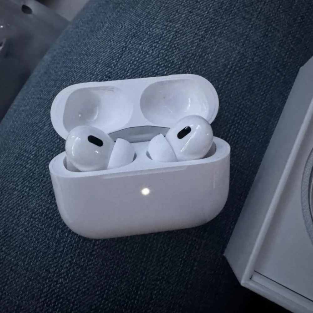 Wireless Earbuds with Charging Case - White